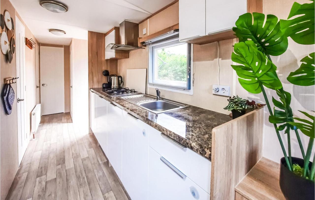 3 Bedroom Beautiful Home In Heinkenszand Екстер'єр фото