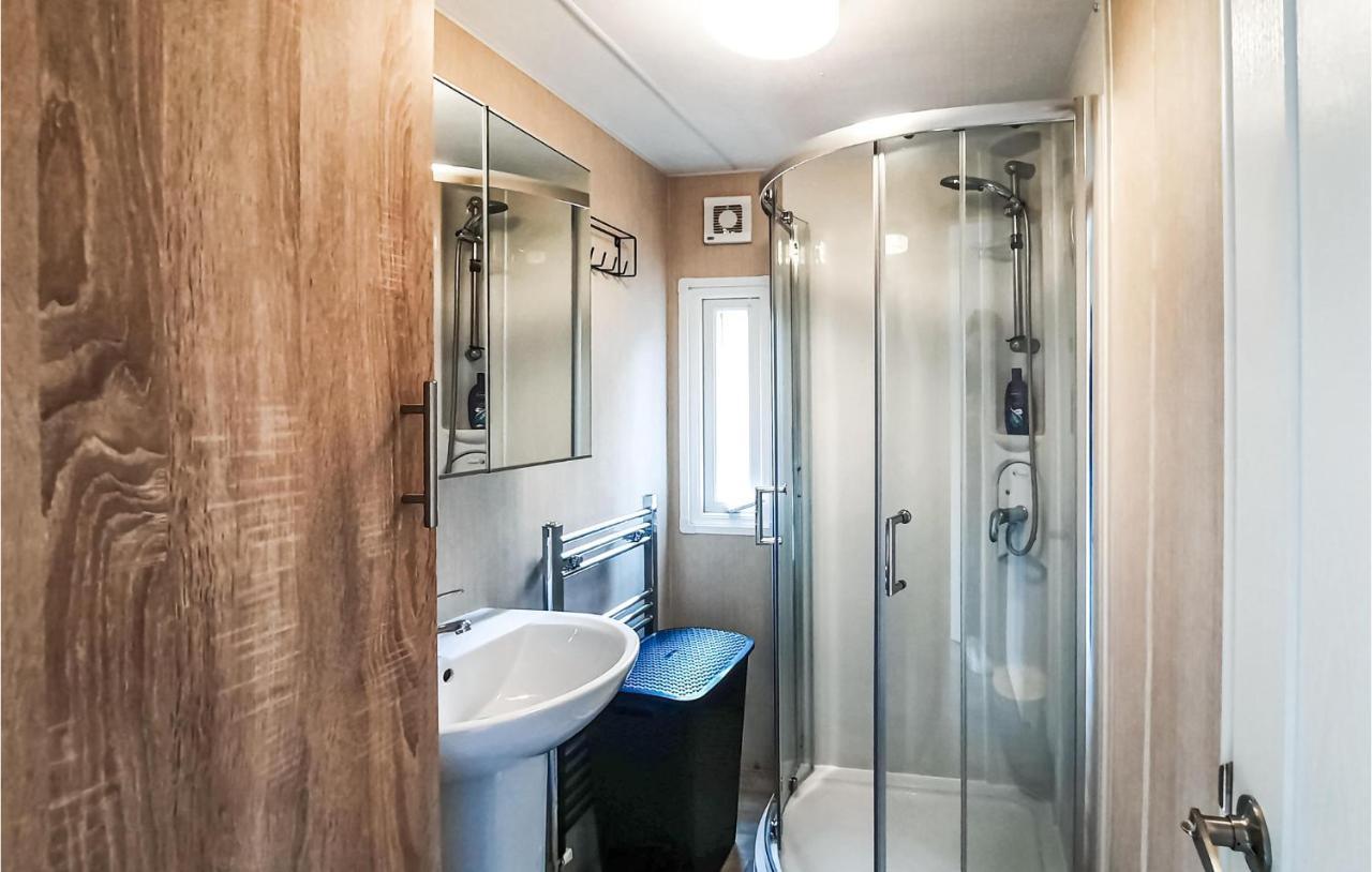 3 Bedroom Beautiful Home In Heinkenszand Екстер'єр фото